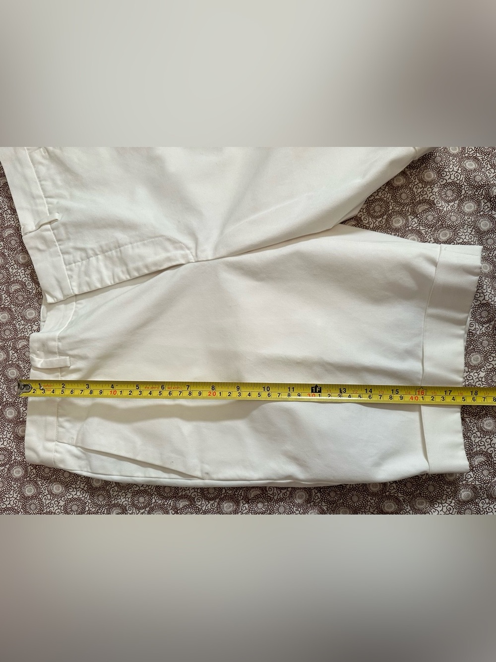 Balenciaga Men’s White Flat Front Cuffed Shorts - Picture 12 of 14